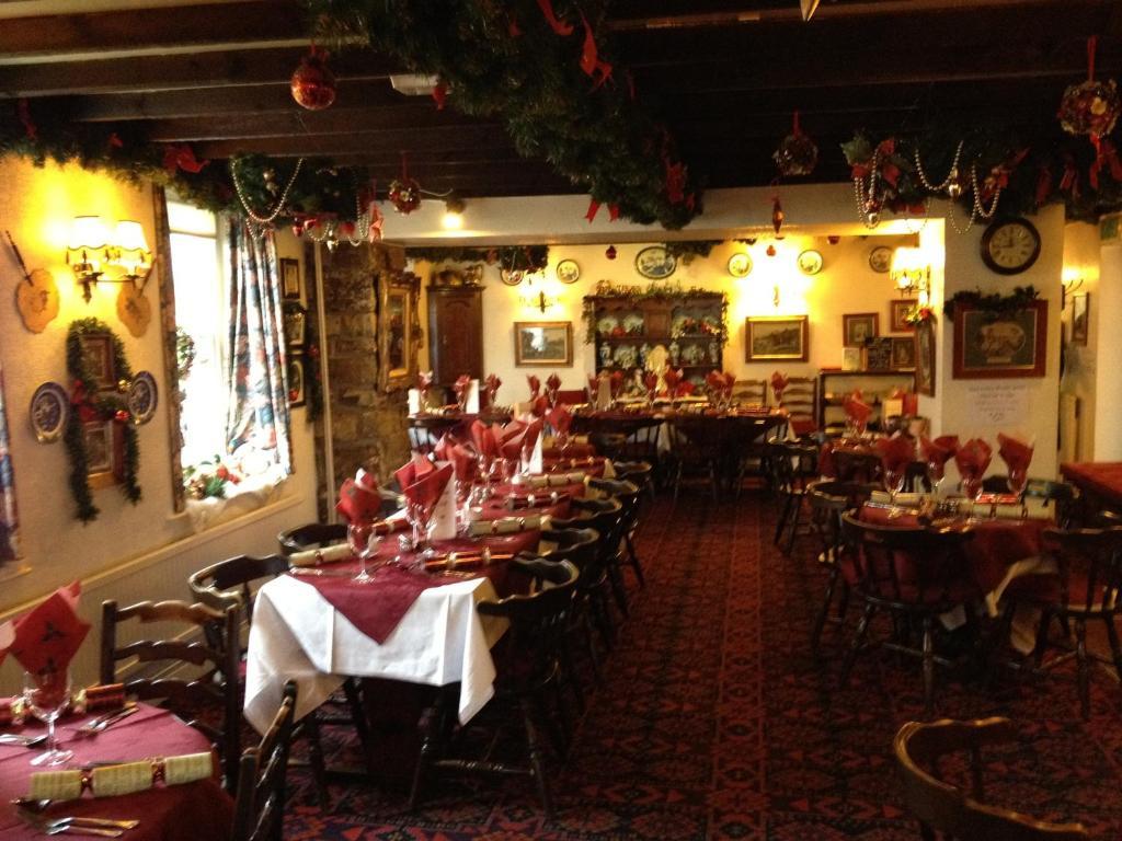 Victoria Inn Cowbridge Exteriör bild